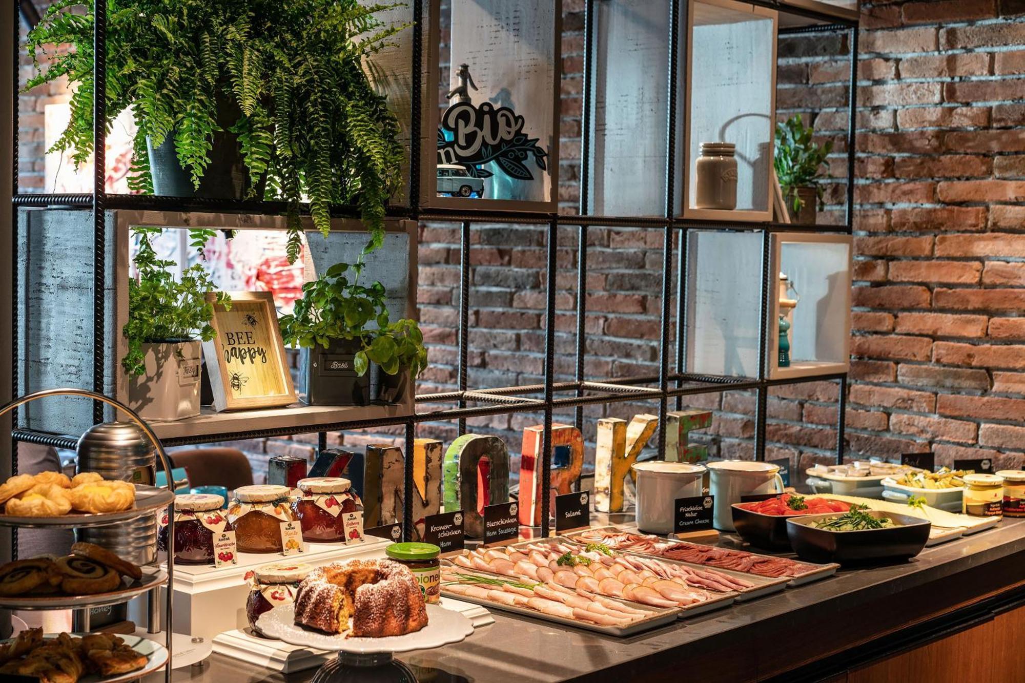 Hotel One Mitte 3*
